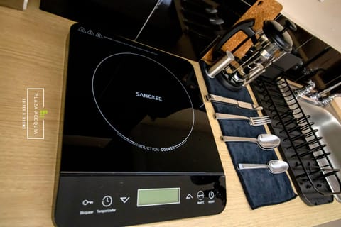 Deluxe Suite | Private kitchen | Full-size fridge, microwave, coffee/tea maker, blender