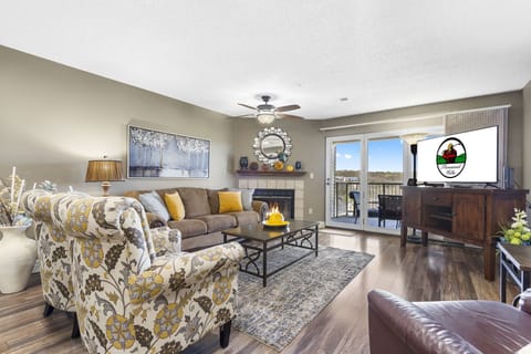 Living Area with Deck Access, Flatscreen Tv and Cable