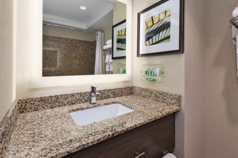 Premium bedding, in-room safe, desk, blackout drapes