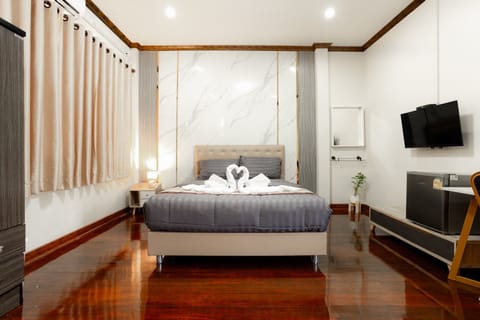 Superior Room, 1 Queen Bed (Room 6) | WiFi (free), bed sheets