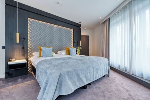 Palace Suite with Terrace | Minibar, in-room safe, soundproofing, iron/ironing board