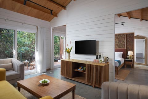 Cottage suite | In-room safe, desk, laptop workspace, iron/ironing board (on request)