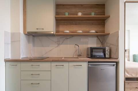 Laptop workspace, soundproofing, free WiFi, bed sheets