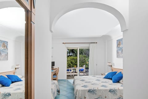 1 bedroom, hypo-allergenic bedding, minibar, in-room safe