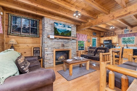 Cabin, 3 Bedrooms | Living area
