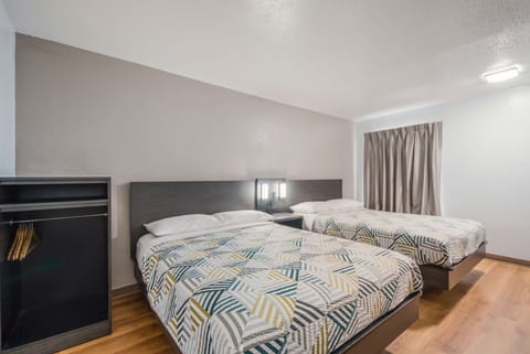 WiFi (free), bed sheets