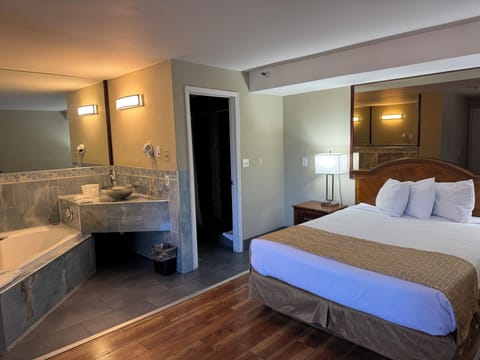 Studio Suite, 1 Queen Bed, Non Smoking | Bathroom | Hair dryer, towels, soap, shampoo