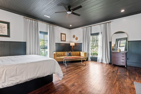 Superior Room | In-room safe, individually decorated, individually furnished