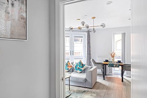 Apartment | Living area | Flat-screen TV
