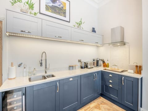 Kitchen | Harwood - Derwent House Apartments, Scarborough