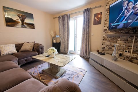 Apartment | Living area | TV