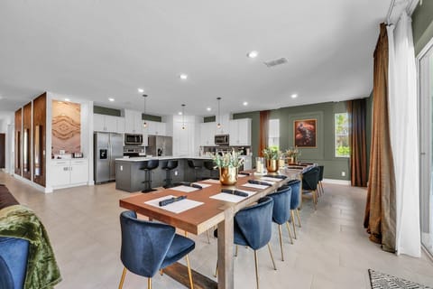 This kitchen and dining room layout is perfect for the family vacation