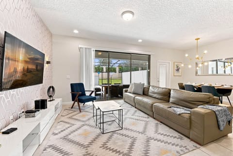 Spacious living room