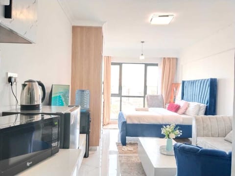 Classic Studio Suite | Living area | 50-inch Smart TV with cable channels