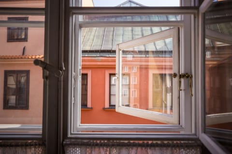 Romantic Apartment | Iron/ironing board, free WiFi, bed sheets