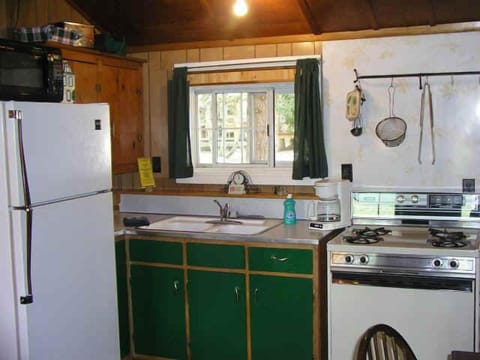 #10, Victorian, 2 bed | Private kitchen | Fridge, microwave