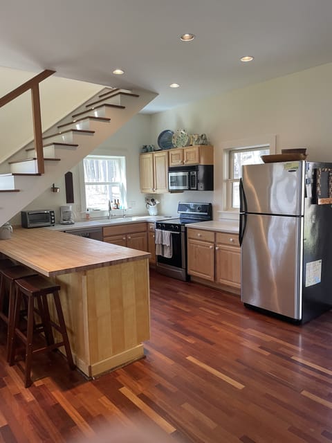 Spacious Kitchen with a peninsula