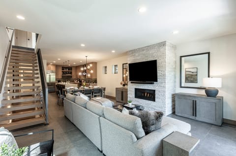 Main/2nd level great room