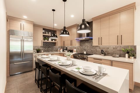 Kitchen island and bar seating for 4