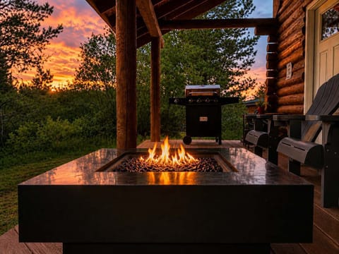 Experience unforgettable evenings on the covered deck, where you can watch a breathtaking golden sunset over the trees while staying cozy by the warm propane gas fire pit table.