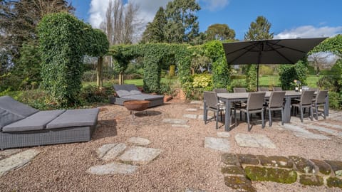 Terrace Dining, The Parsonage, Bolthole Retreats