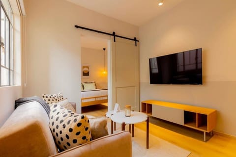 Fully equipped lounge with Smart TV.


