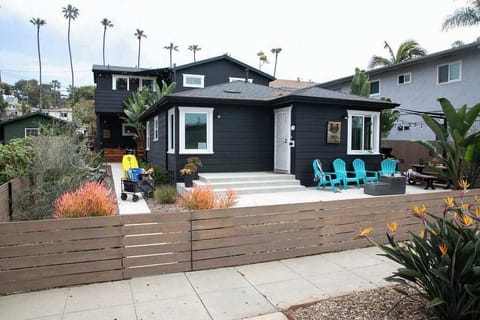 1. 2 Bedroom, 2 Bathroom with Sleeping Accommodations for up to 6 People