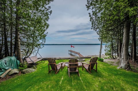 Welcome to TGIF cottage, a stunning waterfront cottage located on Colpoy's Bay, Georgian Bluffs. 