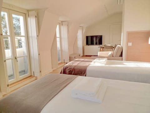 Deluxe Apartment, River View | 1 bedroom, hypo-allergenic bedding available, desk, soundproofing