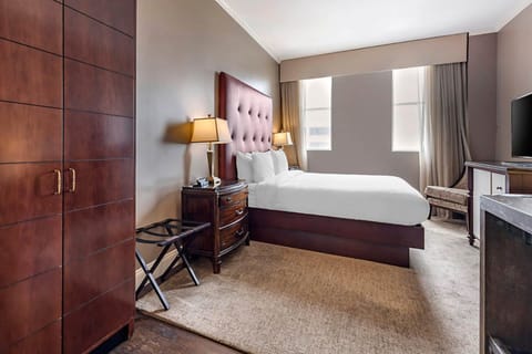 In-room safe, desk, laptop workspace, iron/ironing board