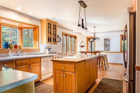 Large kitchen accomodates many cooks