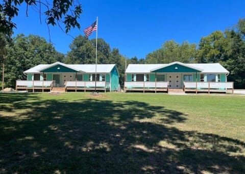 When renting the entire property, you will have access to both cottages. 