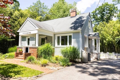 Welcome to Pinecrest Bungalow, located less than 10 mins from Downtown Annapolis.