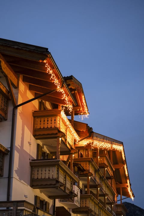 Sauna, steam room, deep-tissue massages, sports massages, massages