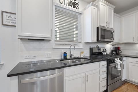 Plenty of Prep Space Perfect for Family Dinners