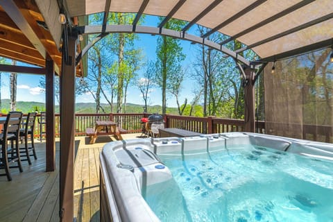 Porch Area--- Soak Your Troubles Away