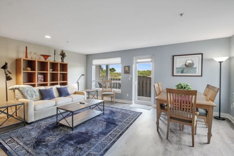 1018 Vacation by the Sea