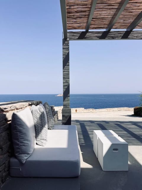 Deluxe Suite | Living area | Flat-screen TV