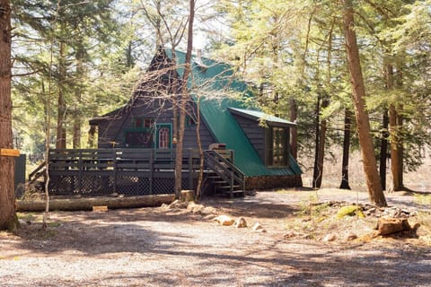 Riverside Cabin hiking and sauna on site