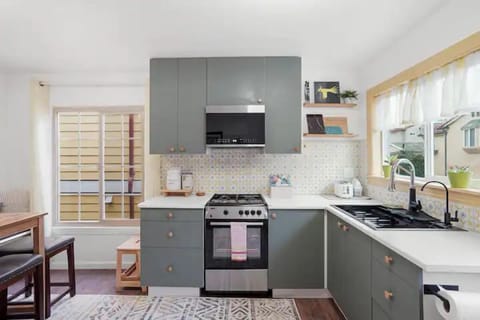 Deluxe Apartment, 2 Bedrooms, Private Bathroom, Beachside | Private kitchen | Full-size fridge, microwave, oven, stovetop