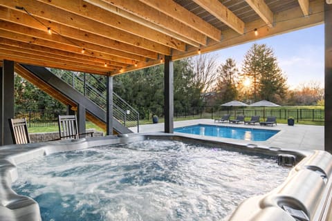 Enjoy the hot tub any time and you'll have a special view! 