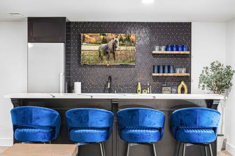 Mix up your favorite cocktails in the bar complete with an ice machine!