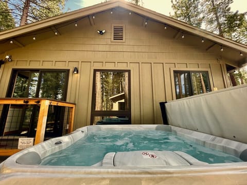 Bubbling brand new hot tub at Mountain Pine Memories
