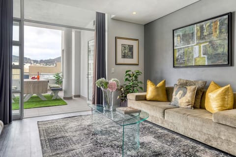701 Backup-Powered Classic Luxury Apartment 1