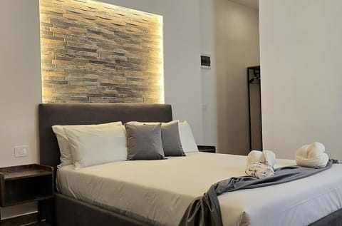 Luxury Triple Room | Hypo-allergenic bedding, down comforters, memory foam beds, in-room safe