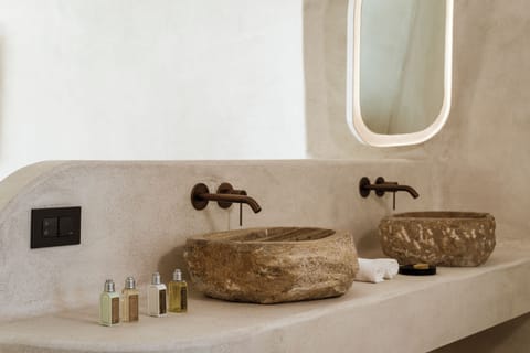 Sunset Suite Caldera View with Private Pool | Bathroom | Shower, rainfall showerhead, hair dryer, bathrobes