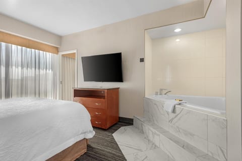 Suite, 1 Queen Bed, Non Smoking, Jetted Tub (Living Room;with Sofabed) | Premium bedding, pillowtop beds, in-room safe, laptop workspace