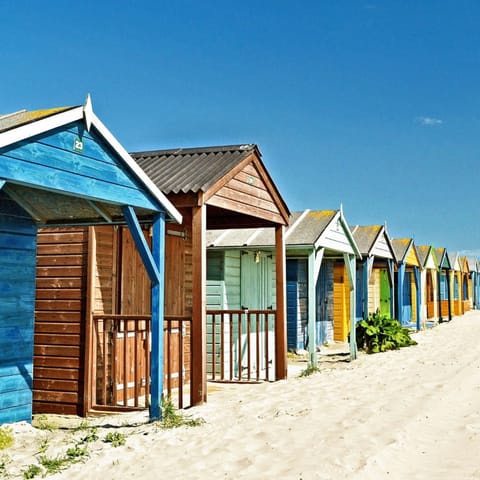 House | 4 bedrooms, iron/ironing board, Internet