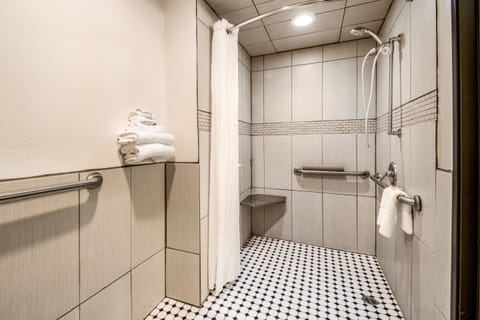 Room, 1 Queen Bed, Accessible, Non Smoking | Desk, soundproofing, rollaway beds, free WiFi