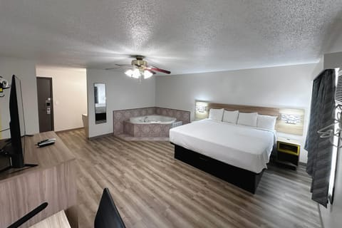 Suite, 1 King Bed, Non Smoking | Free WiFi